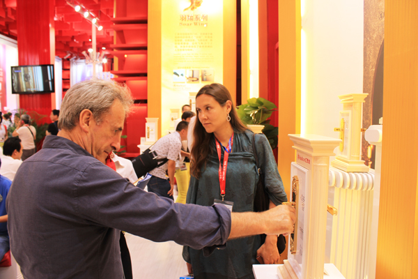 科技五金倡導者—匯泰龍“龍?映輝”主題展亮相廣州建博會